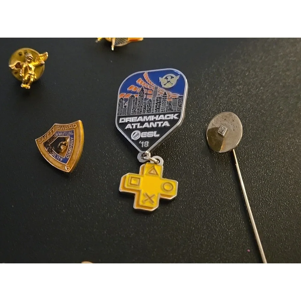 Vintage large lot of 26 Lapel‎ Hat Pins Pendants Brooches
